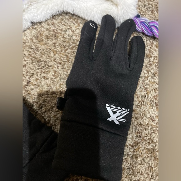 Girls Hat and Gloves - Picture 6 of 9